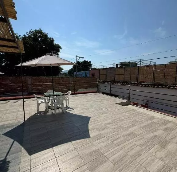 پانسیون The Florenthina S House