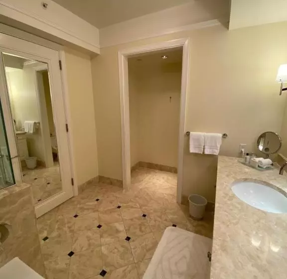 Private Condo Hotel At Four Seasons Brickell