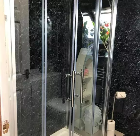 Aamiaismajoitus (B&B) Babas Rooms