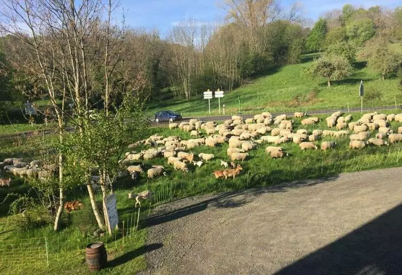 Aamiaismajoitus (B&B) Coté Puy De Dôme