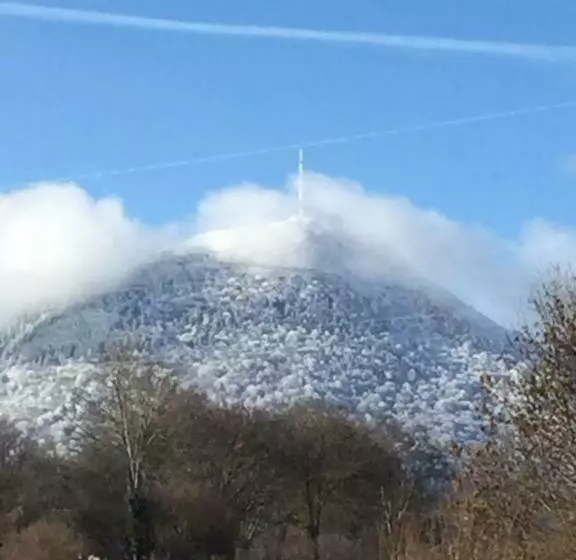 Aamiaismajoitus (B&B) Coté Puy De Dôme