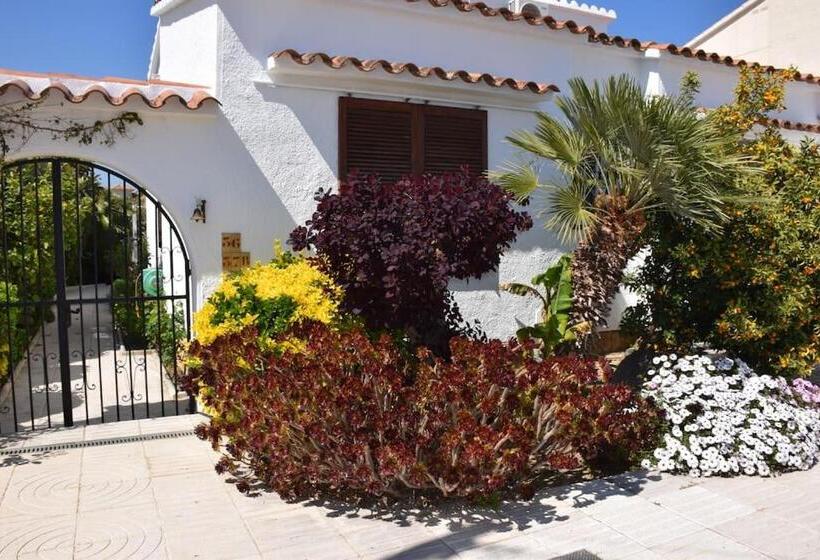 Casa Empuria  Aan Kanaal Met Zwembad En Aanlegsteiger