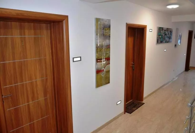 Majatalo Casa Tibi   Sinaia