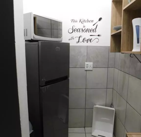 Majatalo Roxy S Rest Guest House