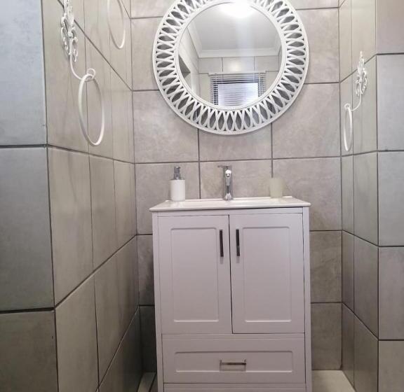 Пансион Roxy S Rest Guest House