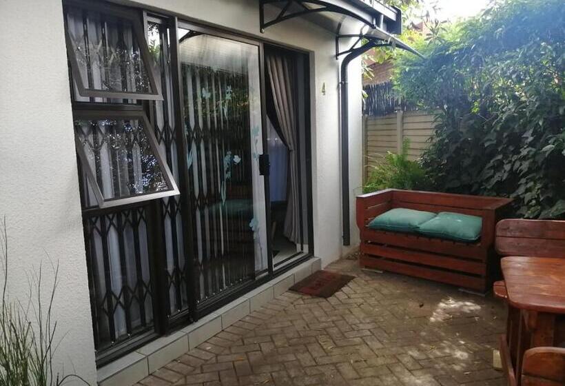 Пансион Roxy S Rest Guest House