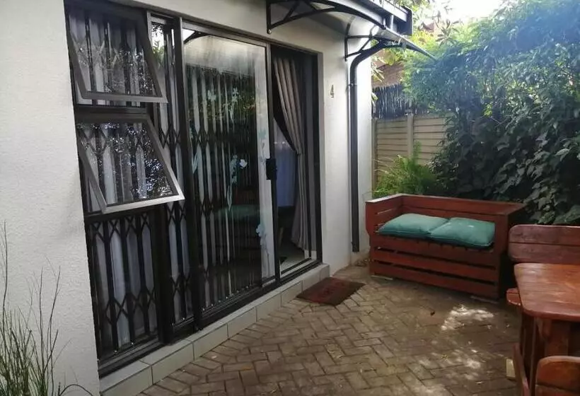 Majatalo Roxy S Rest Guest House