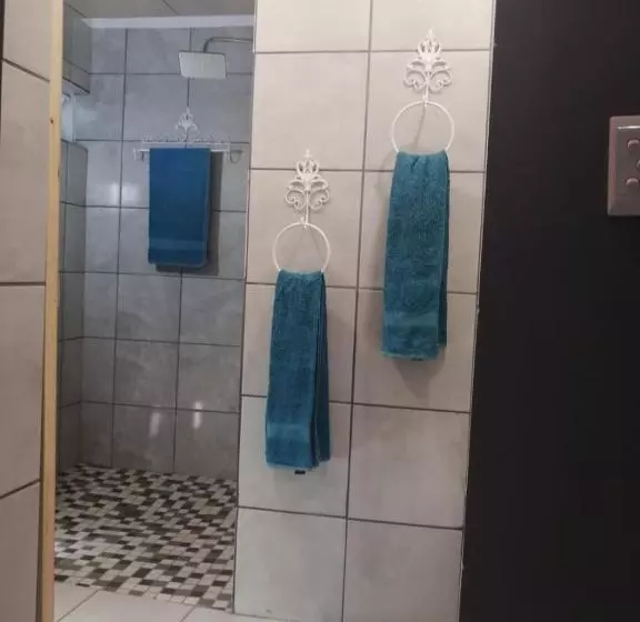 Majatalo Roxy S Rest Guest House