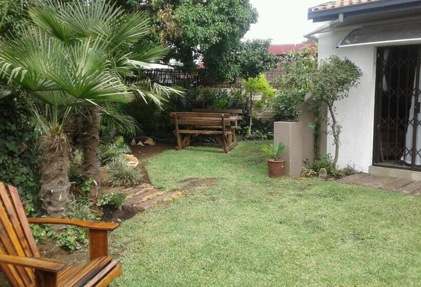 Пансион Roxy S Rest Guest House