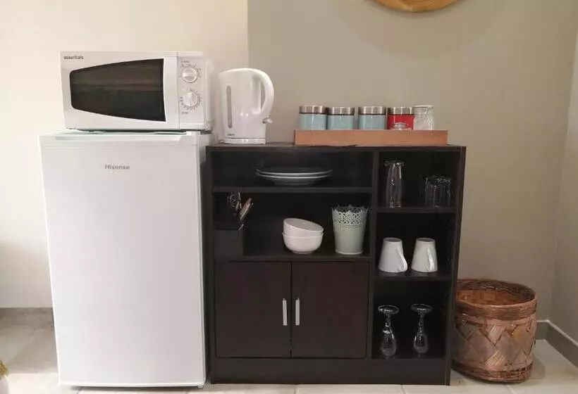 Majatalo Roxy S Rest Guest House