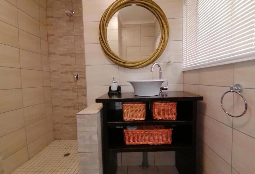 Пансион Roxy S Rest Guest House