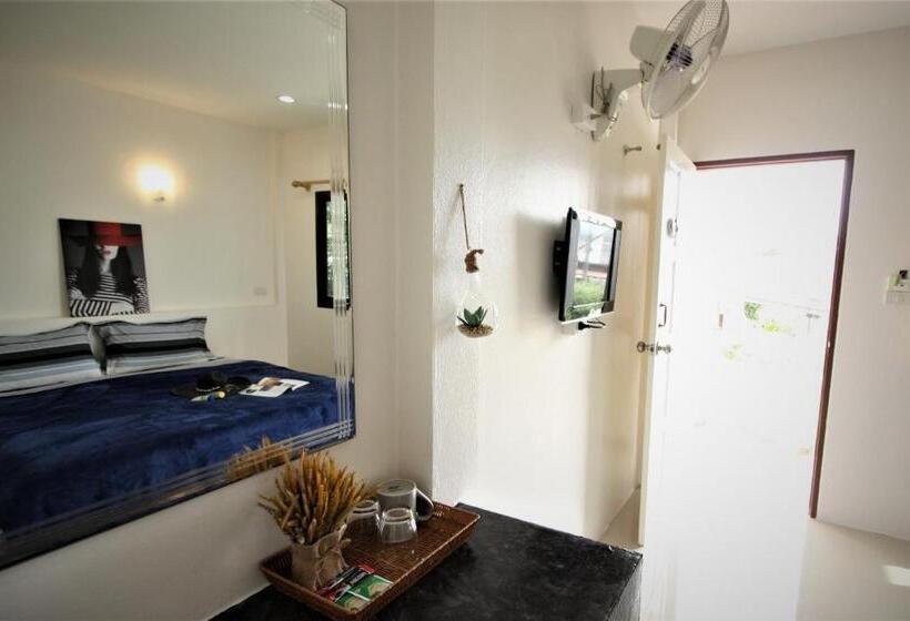 펜션 Sun & Sea Nai Yang Phuket