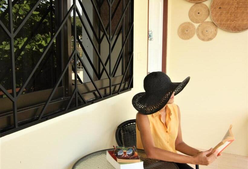 펜션 Sun & Sea Nai Yang Phuket