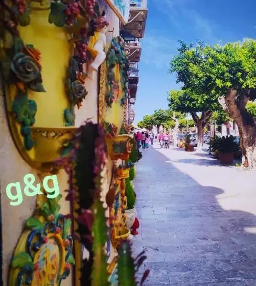 The Palace B&b And Apartments