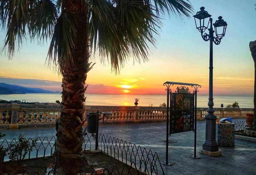 The Palace B&b And Apartments