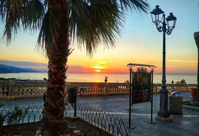 The Palace B&b And Apartments