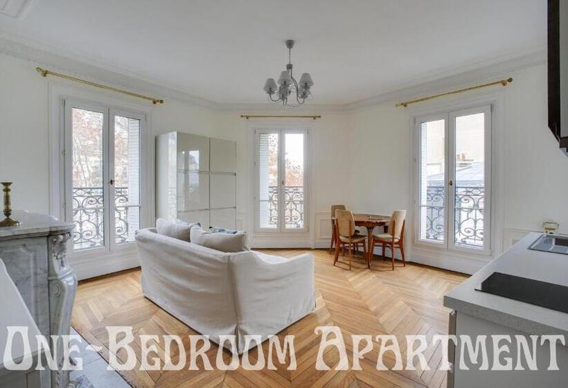 Bed & Breakfast Eiffel Tower View Residence