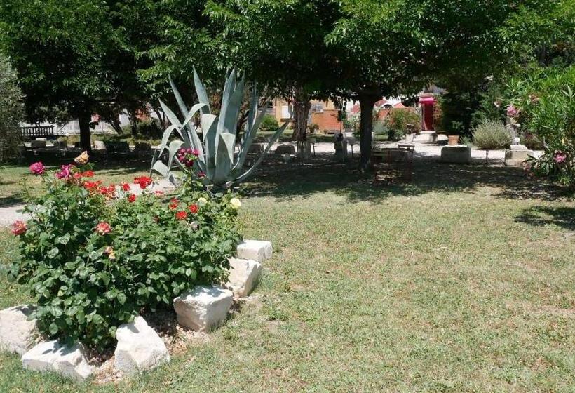 צימר Mas Maurane Roulotte Avec Spa Privé Aux Portes D Arles