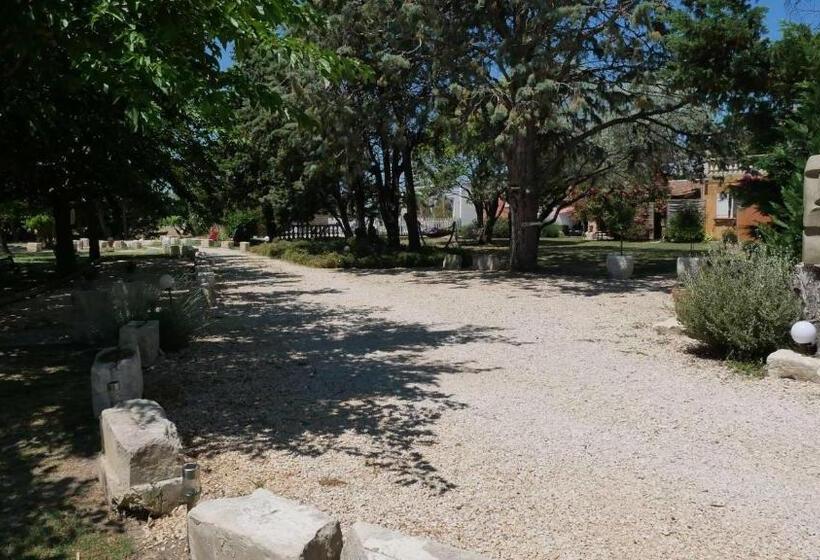 צימר Mas Maurane Roulotte Avec Spa Privé Aux Portes D Arles