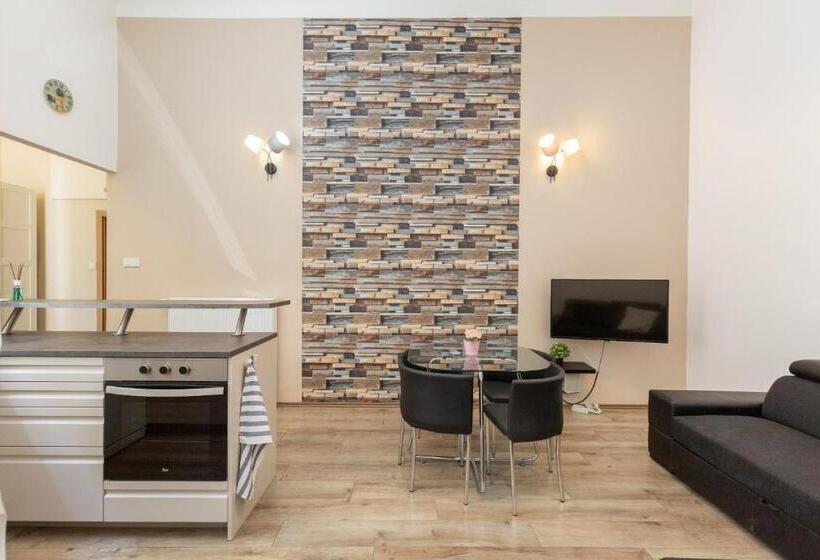 D78 Dohány Apartment