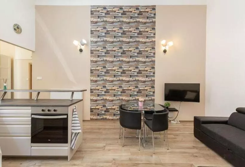D78 Dohány Apartment