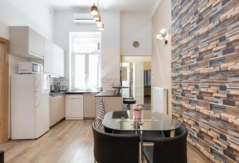 D78 Dohány Apartment