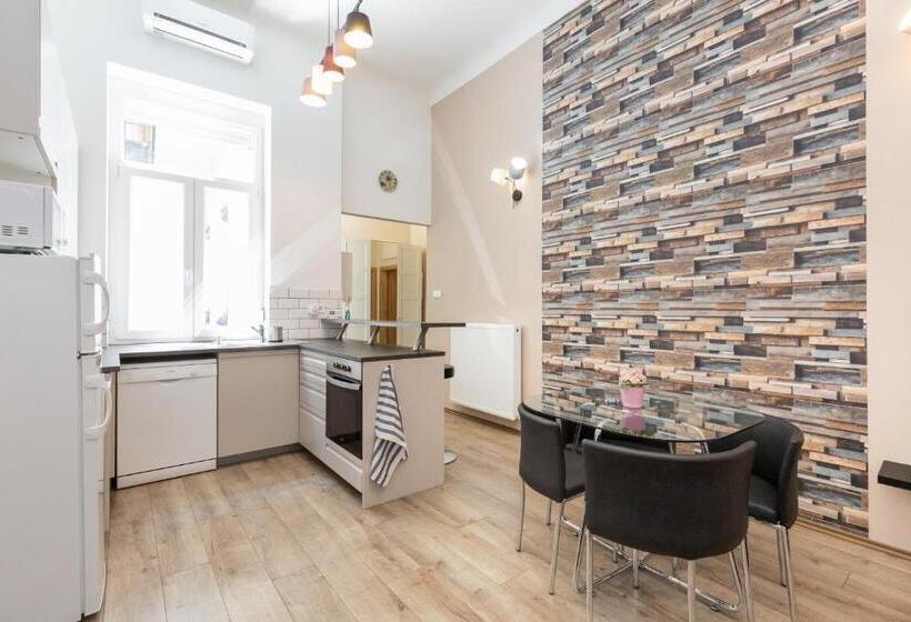 D78 Dohány Apartment
