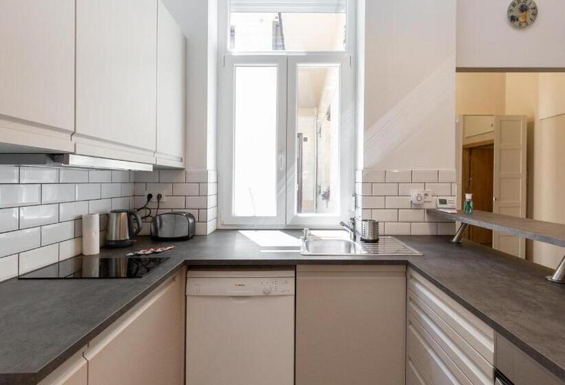 D78 Dohány Apartment