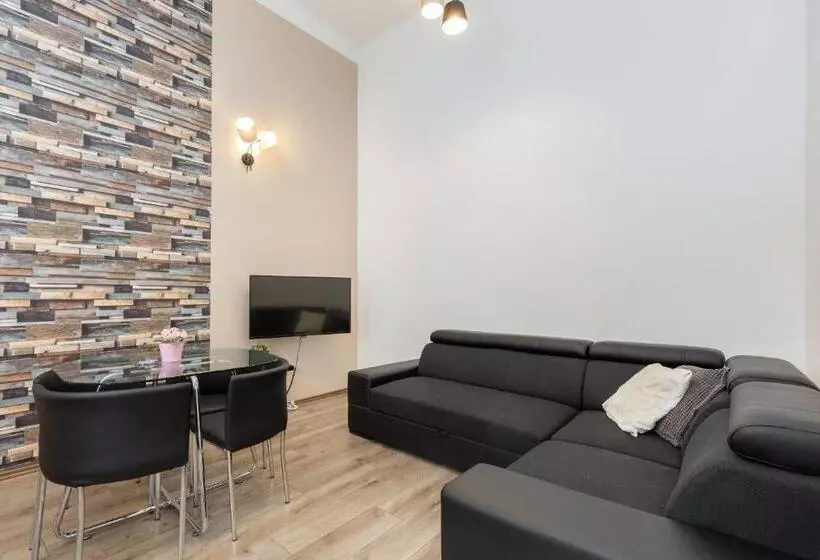 D78 Dohány Apartment