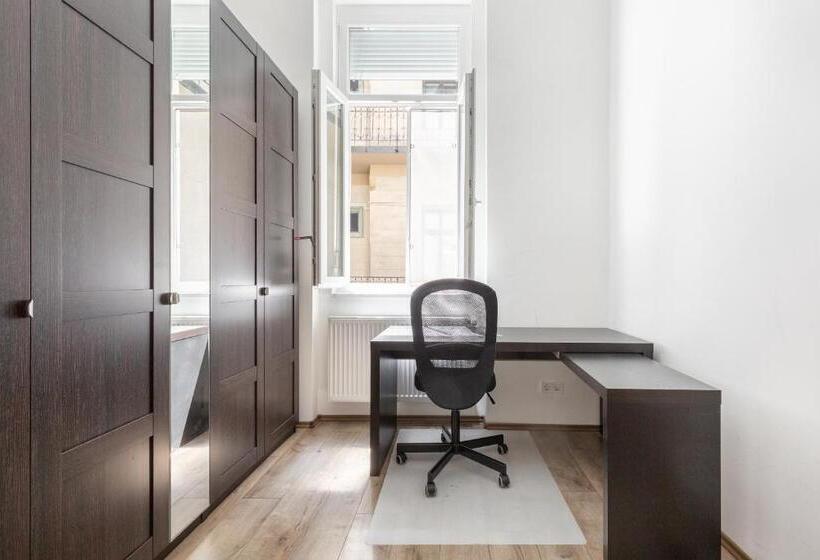 D78 Dohány Apartment
