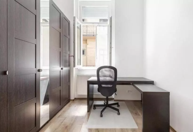 D78 Dohány Apartment