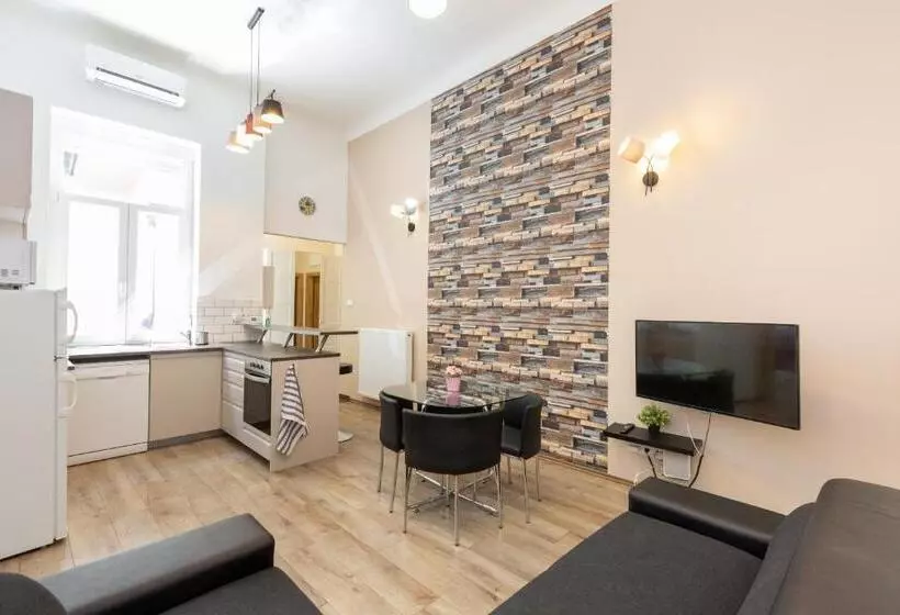 D78 Dohány Apartment