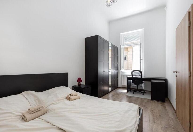 D78 Dohány Apartment