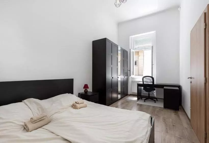D78 Dohány Apartment
