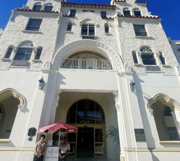 Hemingway Suites At Palm Beach Hotel Island
