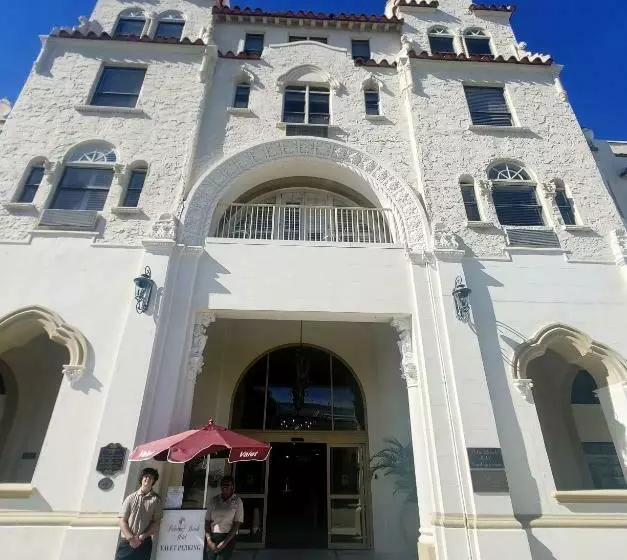 Hemingway Suites At Palm Beach Hotel Island
