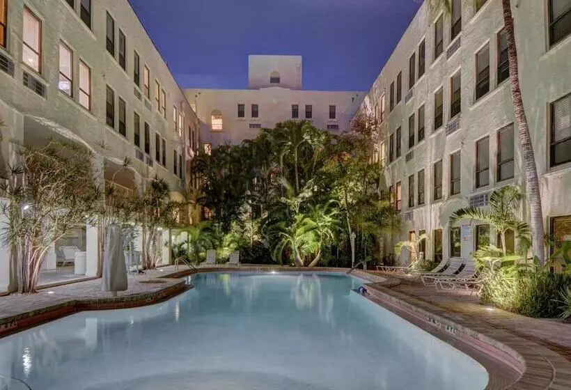 Hemingway Suites At Palm Beach Hotel Island