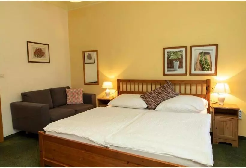 ホテル Gasthof Zur Sonne