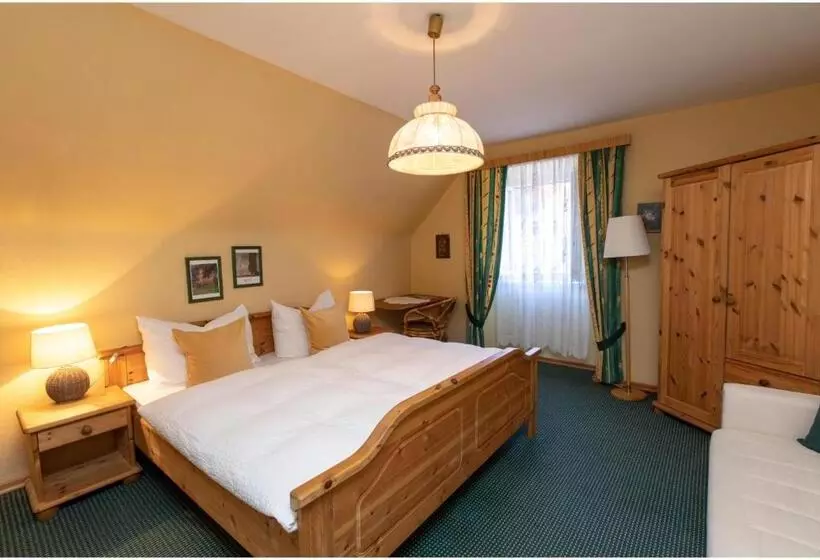 ホテル Gasthof Zur Sonne