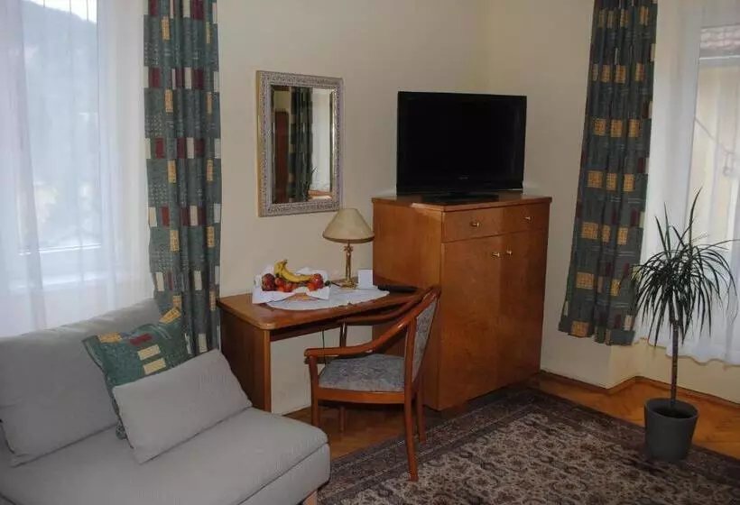 ホテル Gasthof Zur Sonne