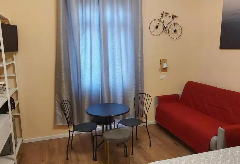 پانسیون Glam Resort G H O S T E L