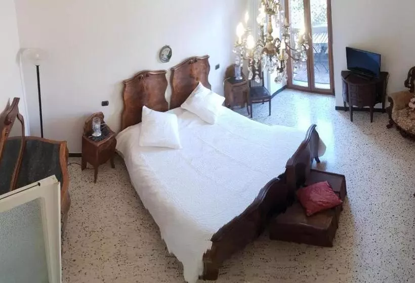 پانسیون Glam Resort G H O S T E L