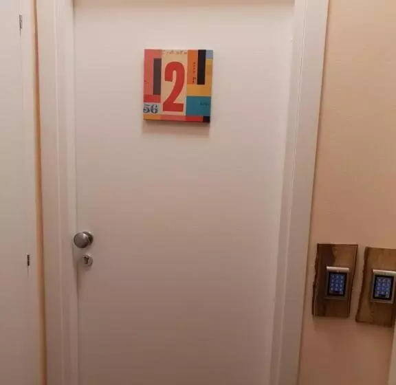 پانسیون Glam Resort G H O S T E L