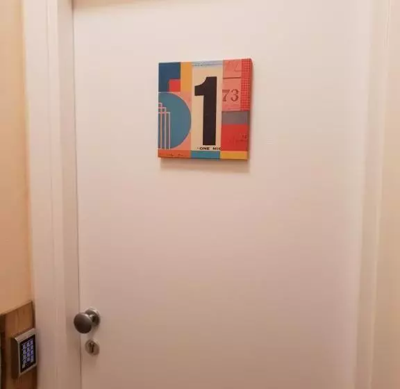 پانسیون Glam Resort G H O S T E L