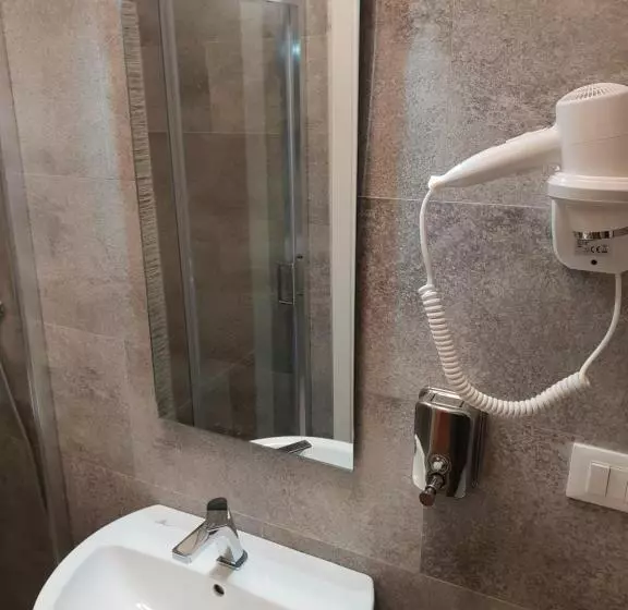 پانسیون Glam Resort G H O S T E L