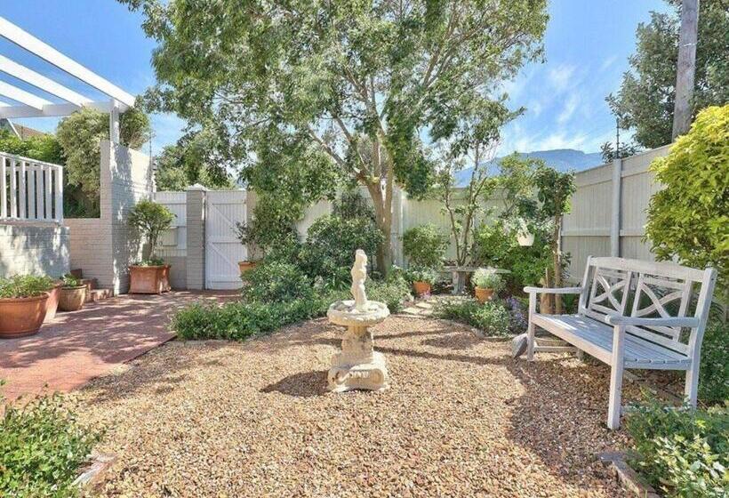 بنسيون The Good Host