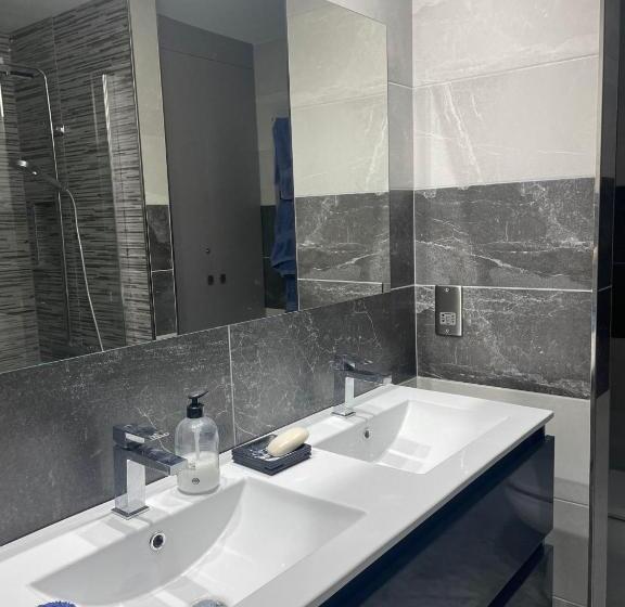 Spacious Ground Floor Luxury Apartment With Underground Parking