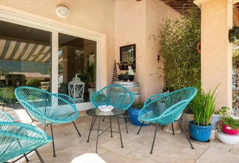 Aamiaismajoitus (B&B) Chambre Et Table D Hôtes Villa Pomponette