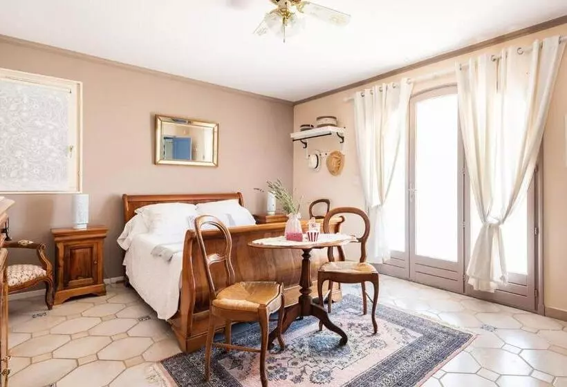 Aamiaismajoitus (B&B) Chambre Et Table D Hôtes Villa Pomponette