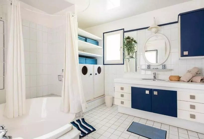 Aamiaismajoitus (B&B) Chambre Et Table D Hôtes Villa Pomponette